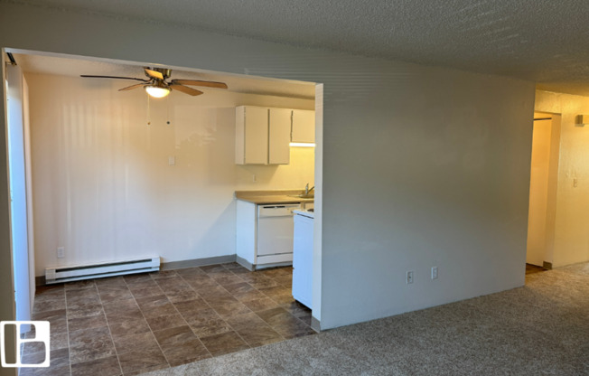 2 beds, 1 bath, 1,000 sqft, $1,295, Unit 11