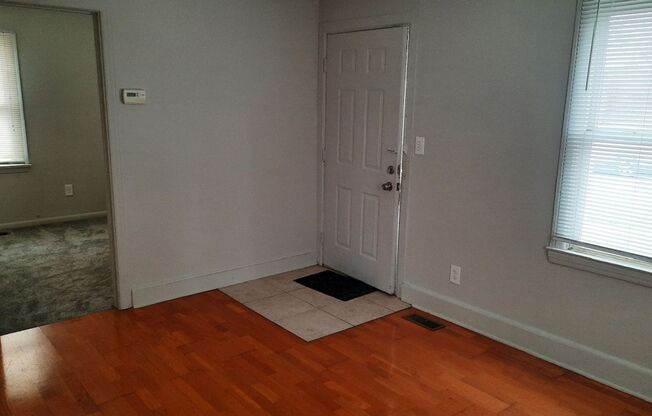 2 beds, 1 bath, $1,100