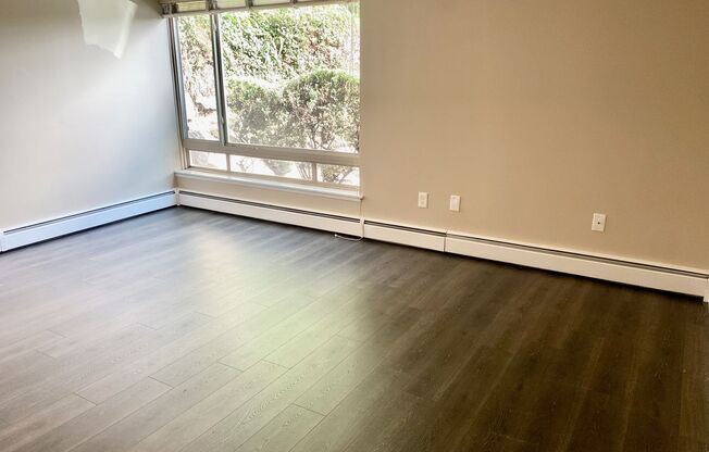 Studio, 1 bath, 300 sqft, $1,275, Unit 4