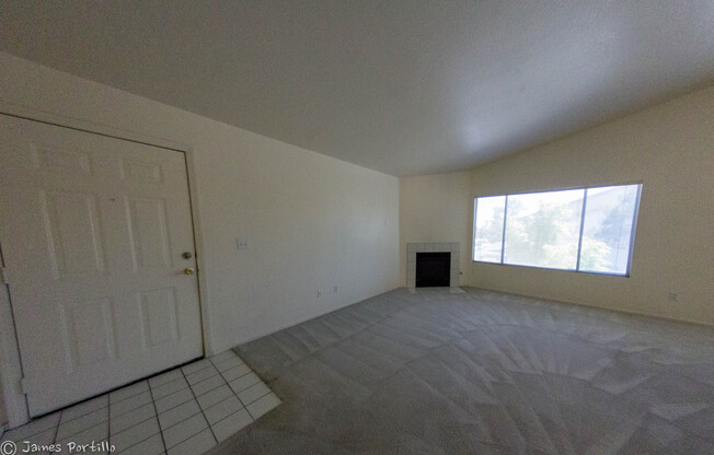 Summerlin area upper condo/vaulted ceilings/light and bright