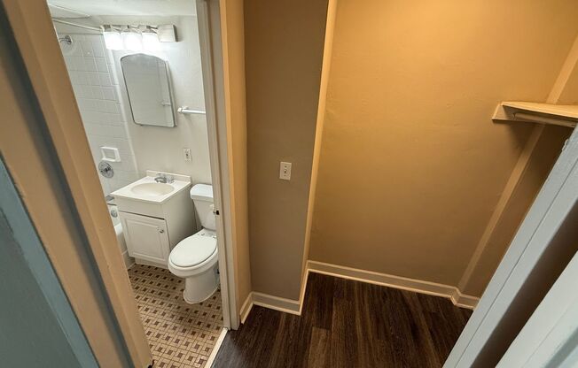 Studio, 1 bath, 400 sqft, $850, Unit #319