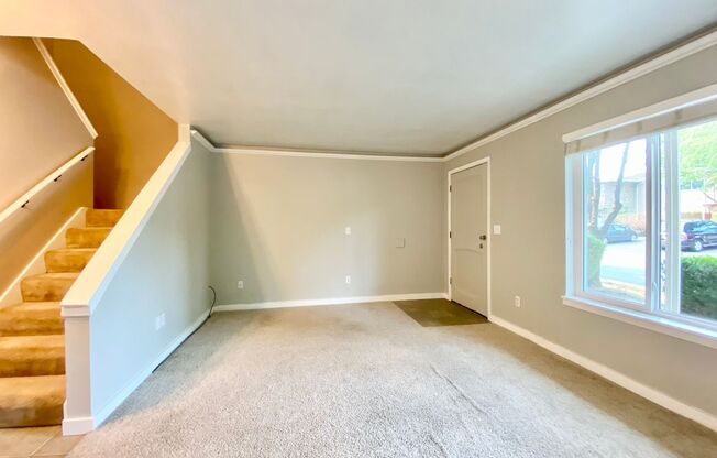 Charming Townhome in Bellevue's Newport Hills Community