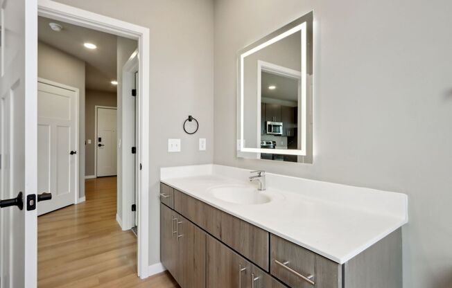 2 beds, 2 baths, 1,225 sqft, $2,520, Unit 5604-201