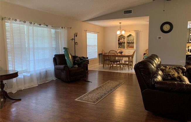 8624 DEE CIR