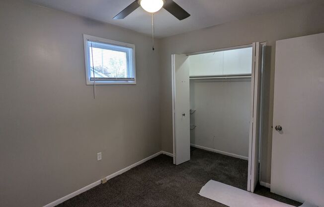 3 beds, 1 bath, 1,100 sqft, $1,050, Unit Unit 10