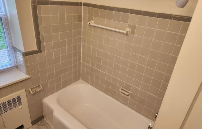 2 beds, 1 bath, 897 sqft, $2,335, Unit E-03