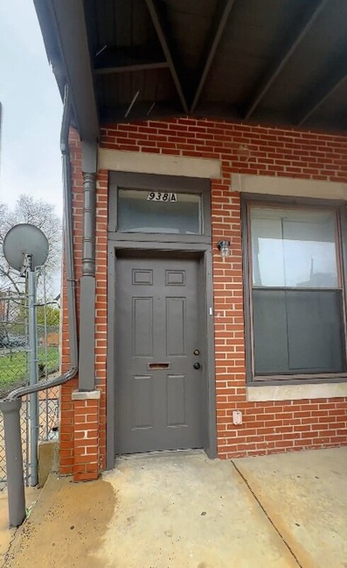 938 N 42 ST