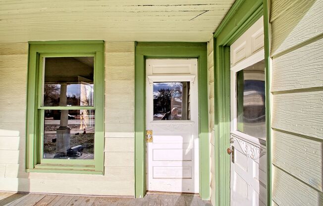 5 beds, 2 baths, $2,300