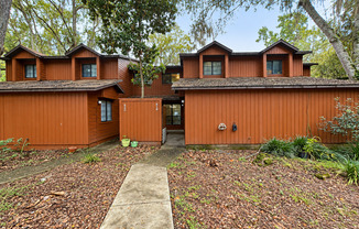 2 Bed / 2 Bath Townhome in Rockwood Villas | Screened Porch & Community Pool