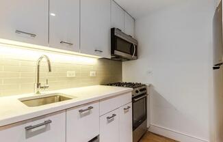 1 bed, 1 bath, $3,720, Unit 9E