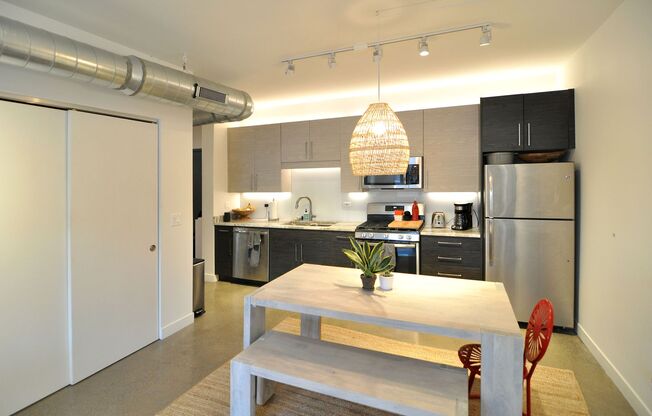 1 bed, 1 bath, 700 sqft, $2,350, Unit 304