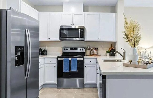 Modern 3BR Home in Woodcreek | Prime Wesley Chapel Location