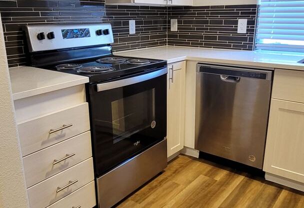2 beds, 2 baths, 956 sqft, $1,699, Unit 113