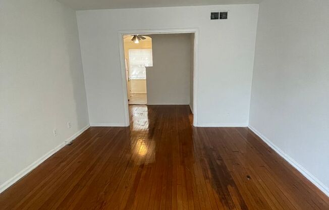 2 beds, 1 bath, 950 sqft, $1,295, Unit 1529 MCDUFF AVE. #2 down