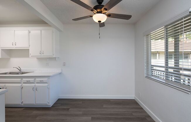 2 beds, 1 bath, 950 sqft, $2,375, Unit 36
