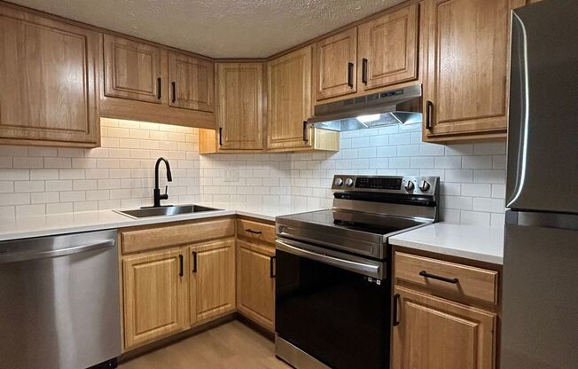 2 beds, 1.5 baths, 980 sqft, $1,475, Unit 302