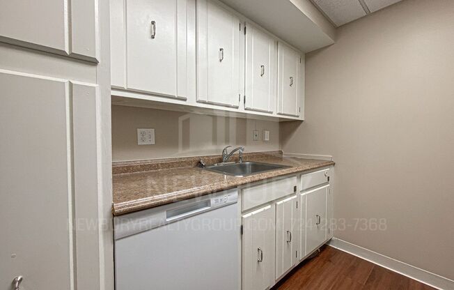 1 bed, 1 bath, 765 sqft, $995, Unit TH 405