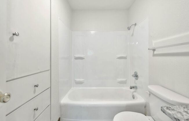 2 beds, 2 baths, $1,375, Unit 142