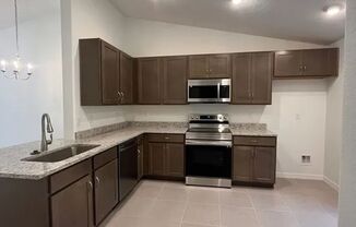 4 beds, 2 baths, $2,000, Unit Unit 1