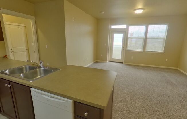 3 beds, 3 baths, 1,324 sqft, $2,700, Unit 205