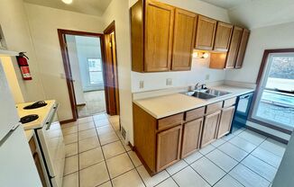 2 beds, 1 bath, $1,195, Unit 3