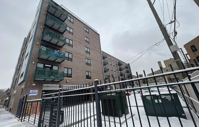 2740 N Spaulding Ave