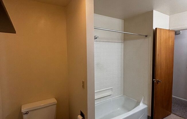 2 beds, 1 bath, $1,195, Unit 2