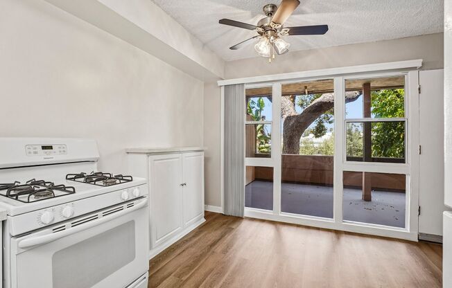 1 bed, 1 bath, 750 sqft, $2,560, Unit 12