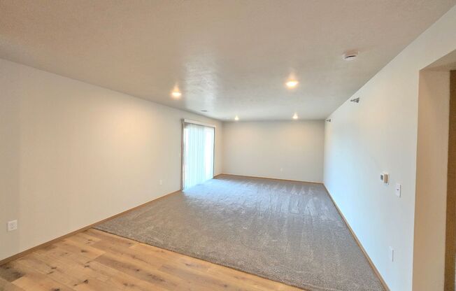 1 bed, 1 bath, 756 sqft, $1,095, Unit 3500 308