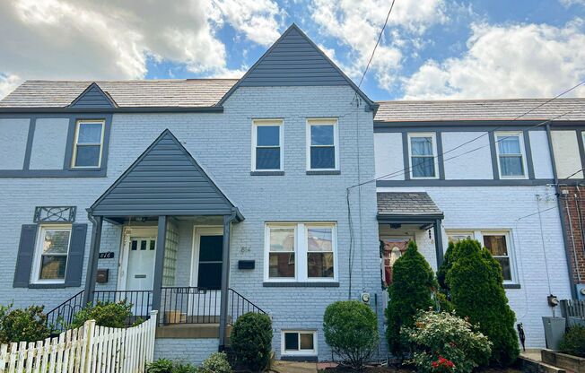 Charming 2 Bed 2 Bath Brick Townhome With A Fully Fenced Yard In Beautiful Foxcroft Heights