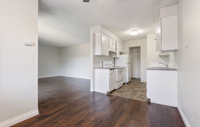 2 beds, 1 bath, 864 sqft, $1,349, Unit #30
