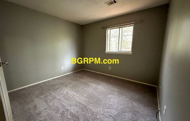 3 beds, 1.5 baths, $1,000