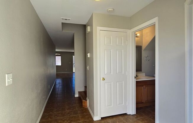 A Fabulous 4 Bedroom Home in N.Las Vegas 1 Bedroom Downstairs.