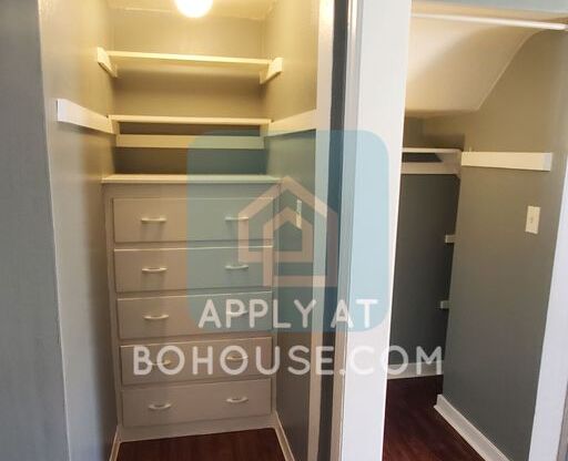 Studio, 1 bath, 450 sqft, $689, Unit 13