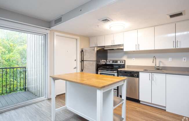 quartz park pool stainless steel appliance waterfront dishwasher spacious walkable to Brown University RISD Downtown Providence College Hill Rhode Island State House MBTA Commuter Rail T-Stop Rhode Island School of Design