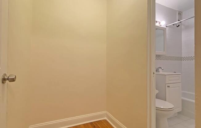 Studio, 1 bath, $3,500, Unit 3D