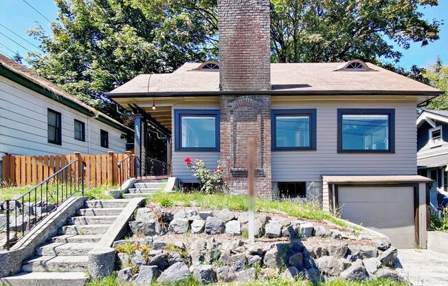 Beautiful Craftsman 5 bed 1 bath home with fully fenced yard