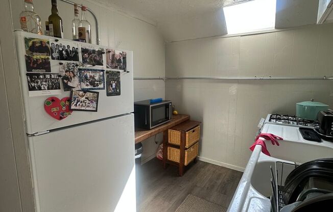 1 bed, 1 bath, $999, Unit D-3