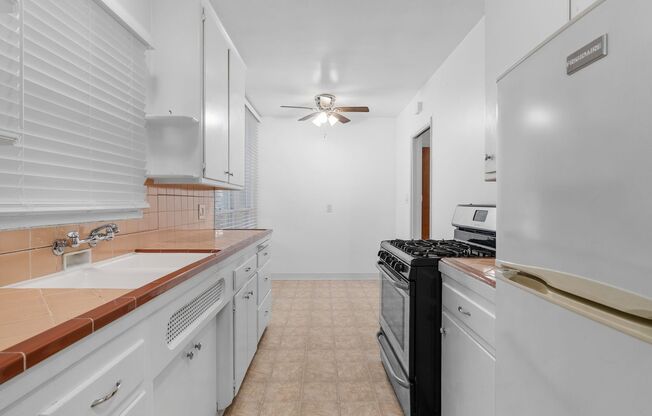 Studio, 1 bath, 403 sqft, $1,695, Unit 01