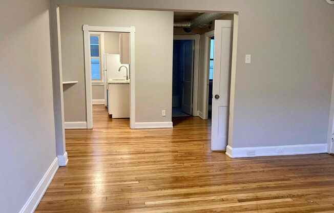 1 bed, 1 bath, 560 sqft, $1,095, Unit 3409-82