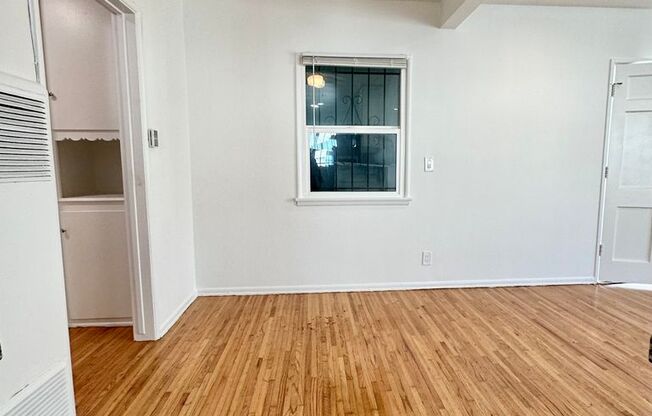 2 beds, 1 bath, $2,590, Unit 814