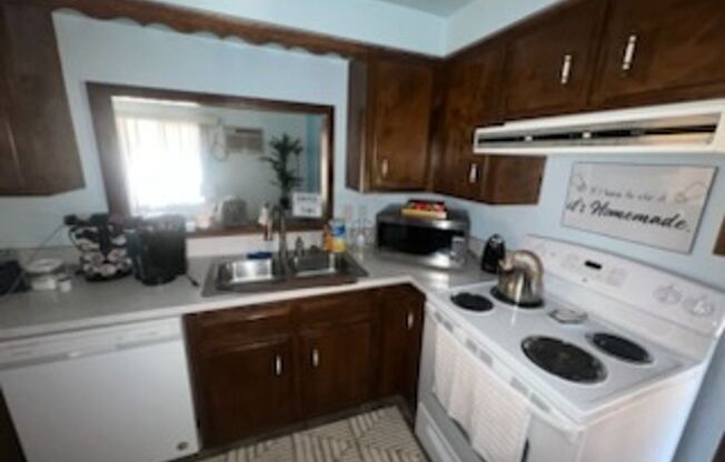 3-Bedroom, 2-Bath Home Convenient Location in South Salem