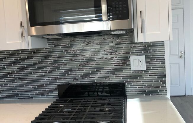 Studio, 1 bath, 425 sqft, $1,995, Unit 14