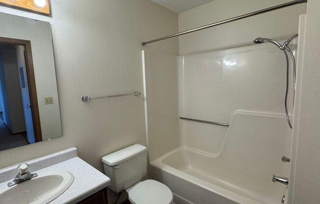 2 beds, 1 bath, 835 sqft, $695, Unit 306