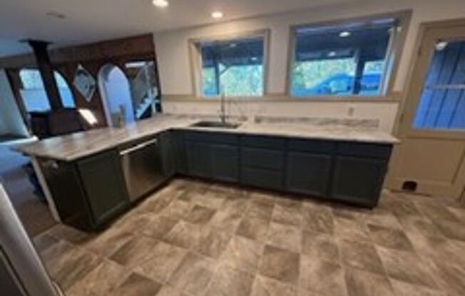 3BED2BATH - NEWLY REMODELED WITH 3,000+ sq. ft. SHOP GARAGE, LARGE YARD, WASHER/DRYER HOOKUPS