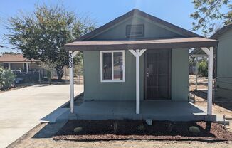 Cozy 1-Bed Home – Fenced Yard, Washer Hookups & More!
