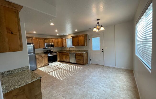 3 beds, 2.5 baths, $1,585