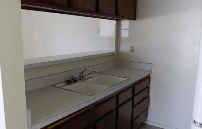 0136  3175 Camellia Court
