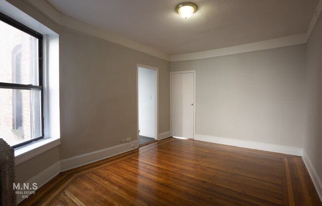 2 beds, 1 bath, $2,050, Unit 4-D