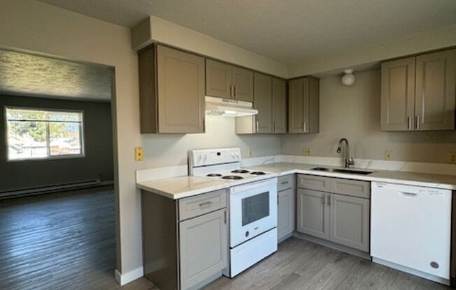 2 beds, 1 bath, 661 sqft, $1,395